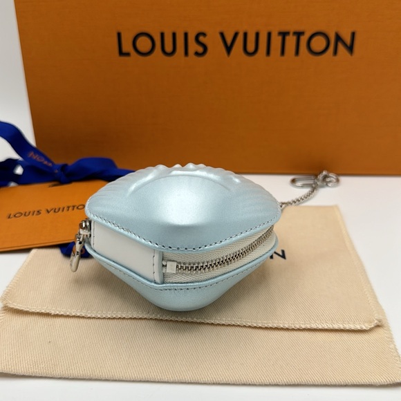 ‼️HOST PICK‼️Louis Vuitton Limited Edition Sold out Shell Coin Purse - Picture 10 of 16